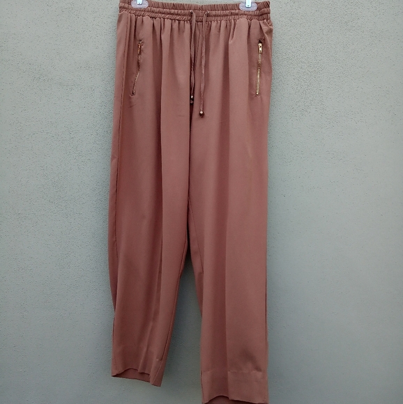 Mine Elastic Pants with Zipper Pockets in Medium - Picture 6 of 7